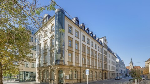Außenansicht des Gebäudes in der Stuttgarter Dorotheenstraße aus Richtung des Charlottenplatzes.