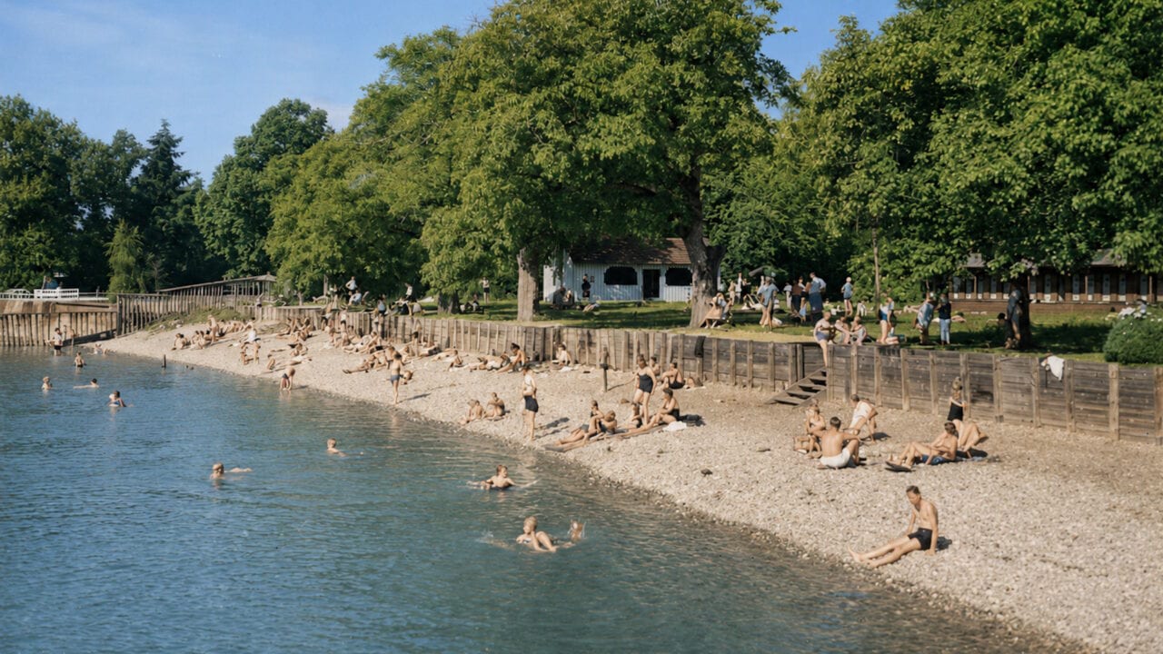 Badende am Ufer des Kressbronner Badesees in den 1950er-Jahren